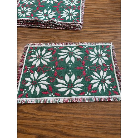 Holiday reversible red and green poinsettias cloth placemats - Picture 4 of 5